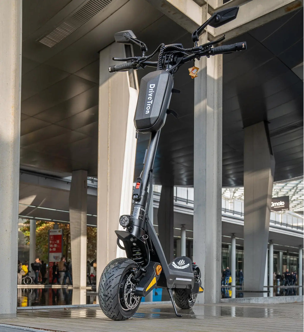 Dropshipping Dual Motor Electric Scooters For Adult 11" Tire 1500W*2 60V23.4Ah Urban Glide Pole Lock 80 km/h Folding E Scooter